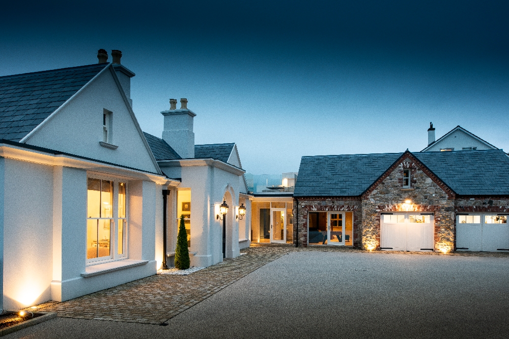 Luxurious Coastal Retreat 