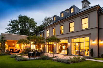 rendered_classical_house_with_portico_and_integrated_stone_garage_2