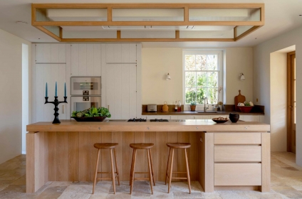 Artichoke Joinery in a Minimalist Architectural Setting Artichoke Joinery in a Minimalist Architectural Setting