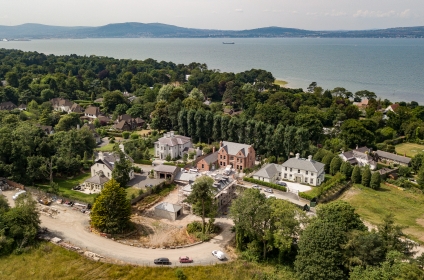 Luxurious Residential Scheme Blends in with Mature Waterside Area Luxurious Residential Scheme Blends in with Mature Waterside Area